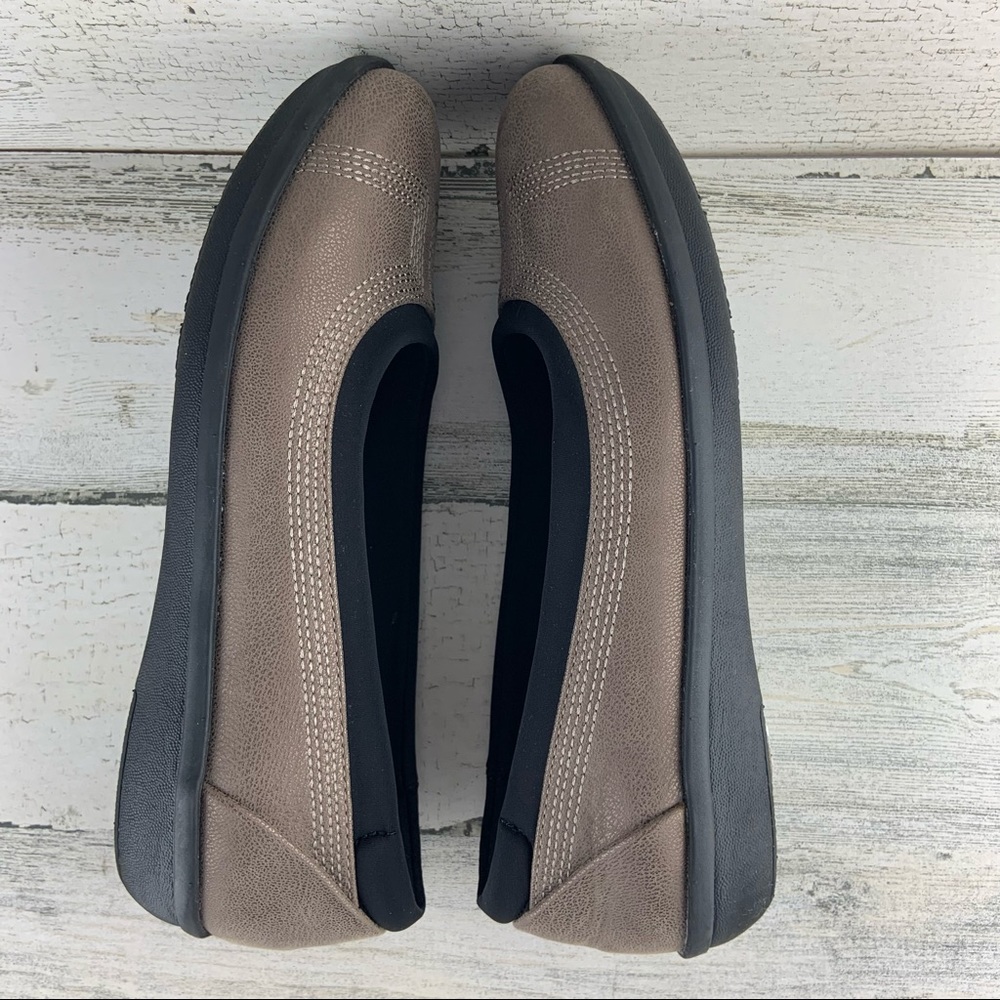 CLARKS Cloudsteppers Bronze Slip On Shoes Size 6 - Picture 5 of 8
